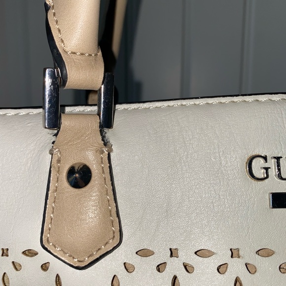 Guess purse - Picture 5 of 5